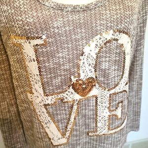 LA BANGA LOVE SWEATER WITH LOTS OF DETAIL